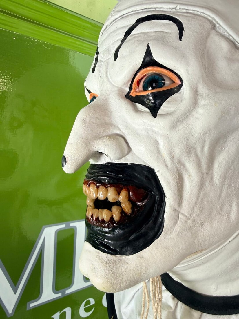 Maniac Prop Shop UK `Terrifier` 1:1 Scale Horror Torso Bust - 8