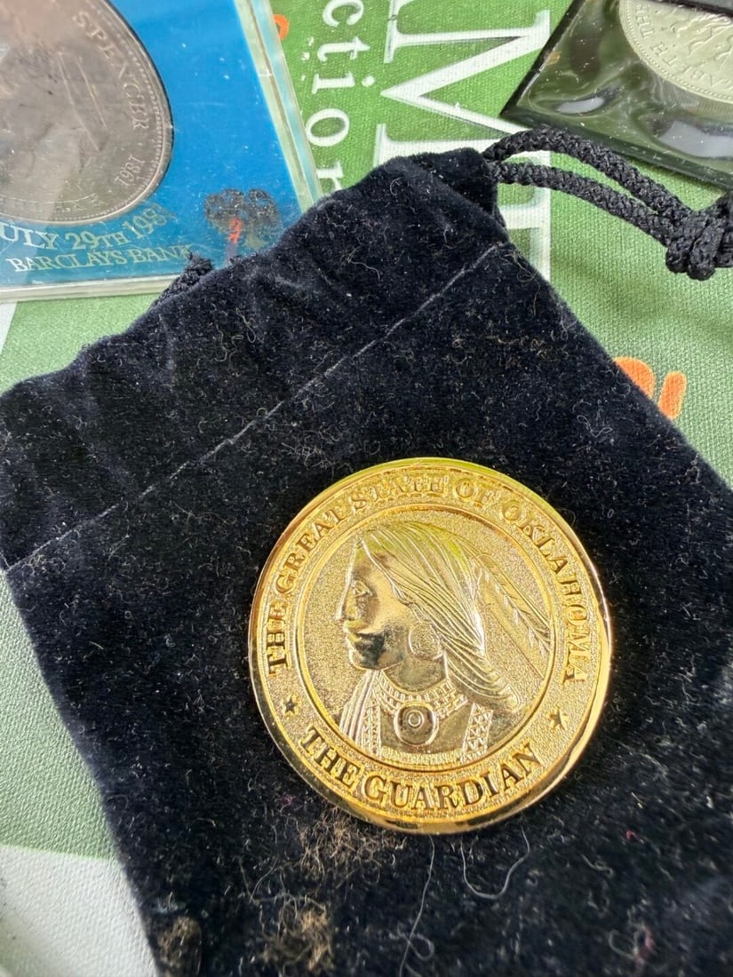 Collection of Vintage & Modern Coin Collectables - 10
