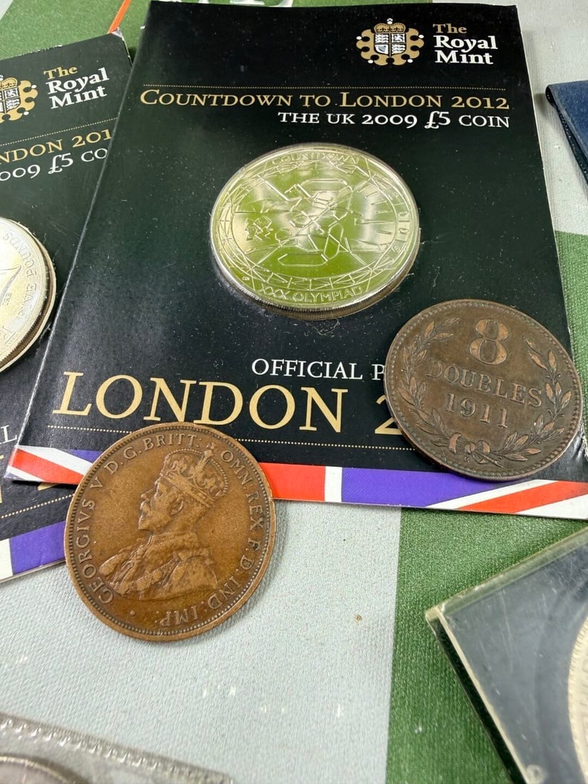Collection of Vintage & Modern Coin Collectables - 11