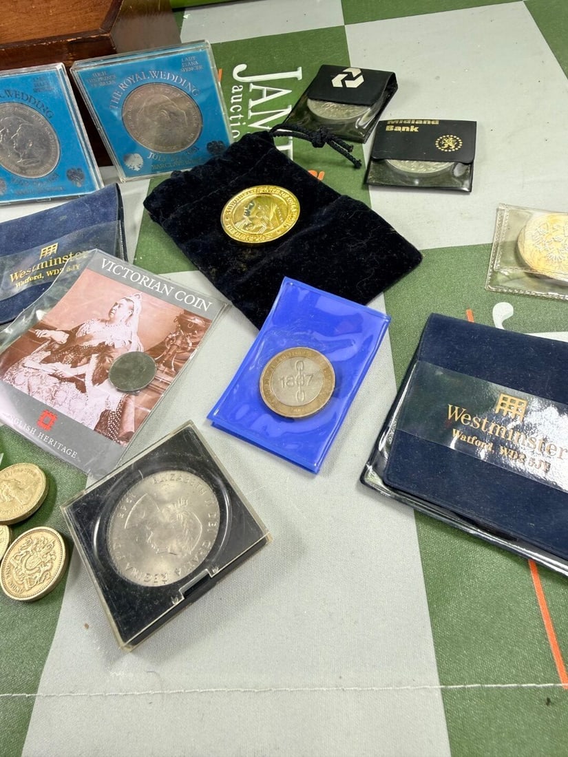 Collection of Vintage & Modern Coin Collectables - 5