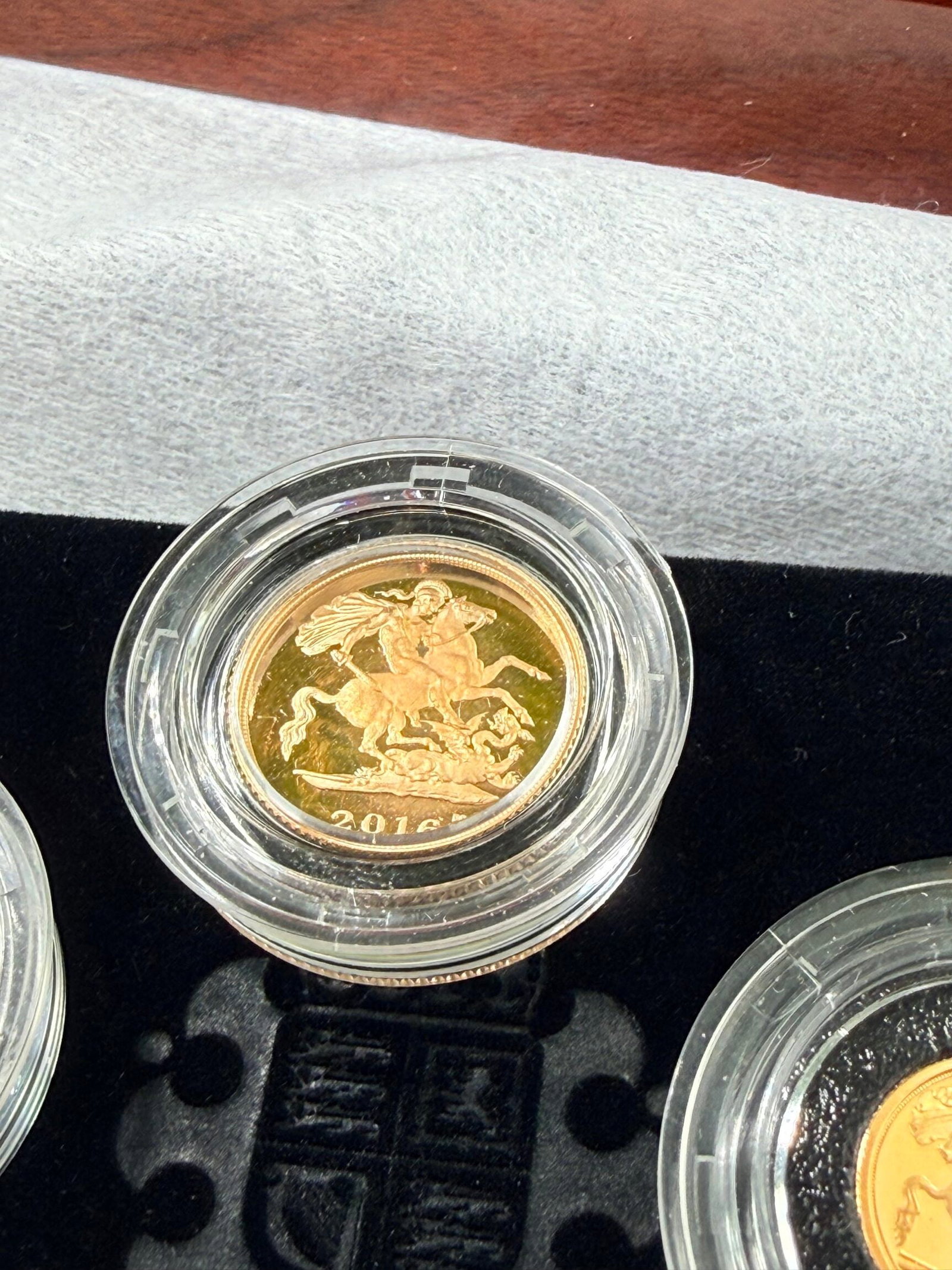 The Royal Mint Elizabeth II Gold Proof 2016 Three Coin Sovereign Set - 14
