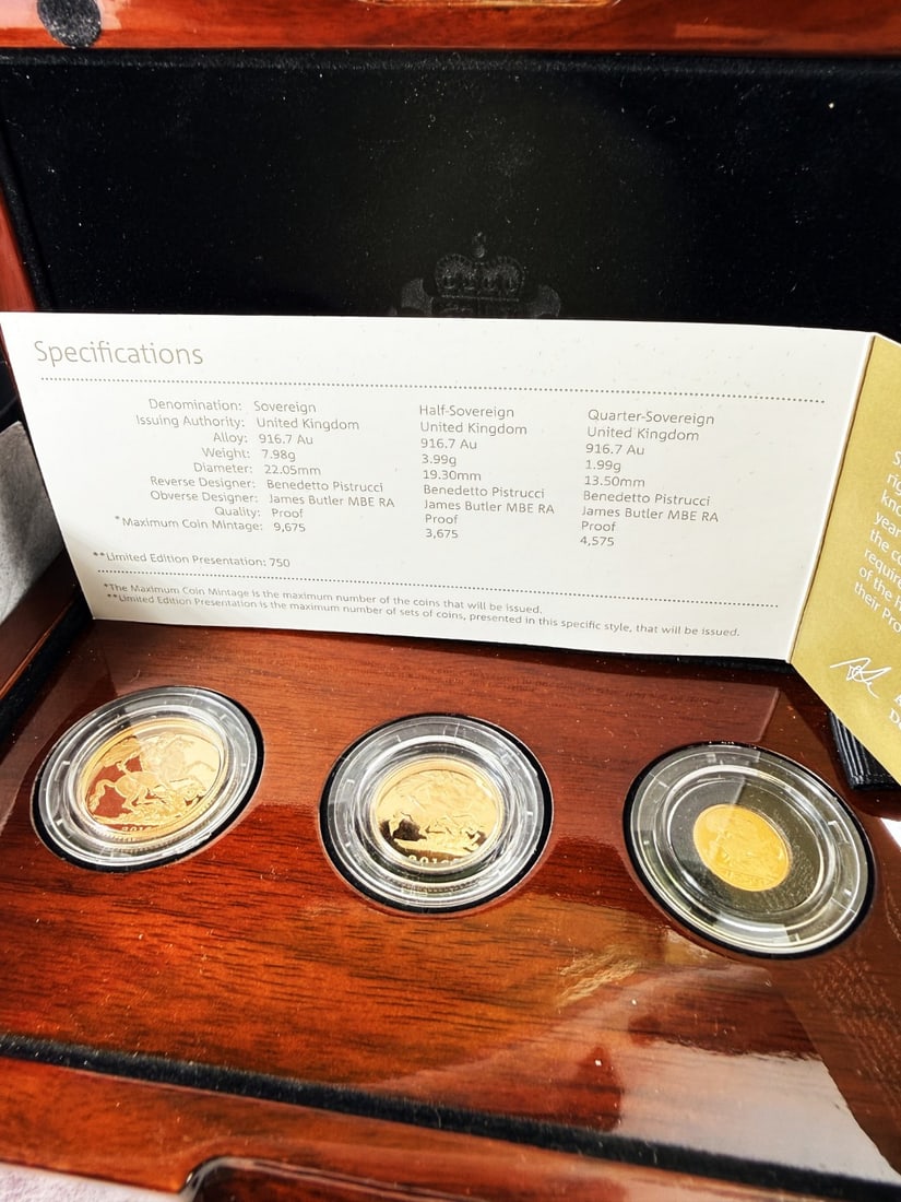 The Royal Mint Elizabeth II Gold Proof 2016 Three Coin Sovereign Set - 3