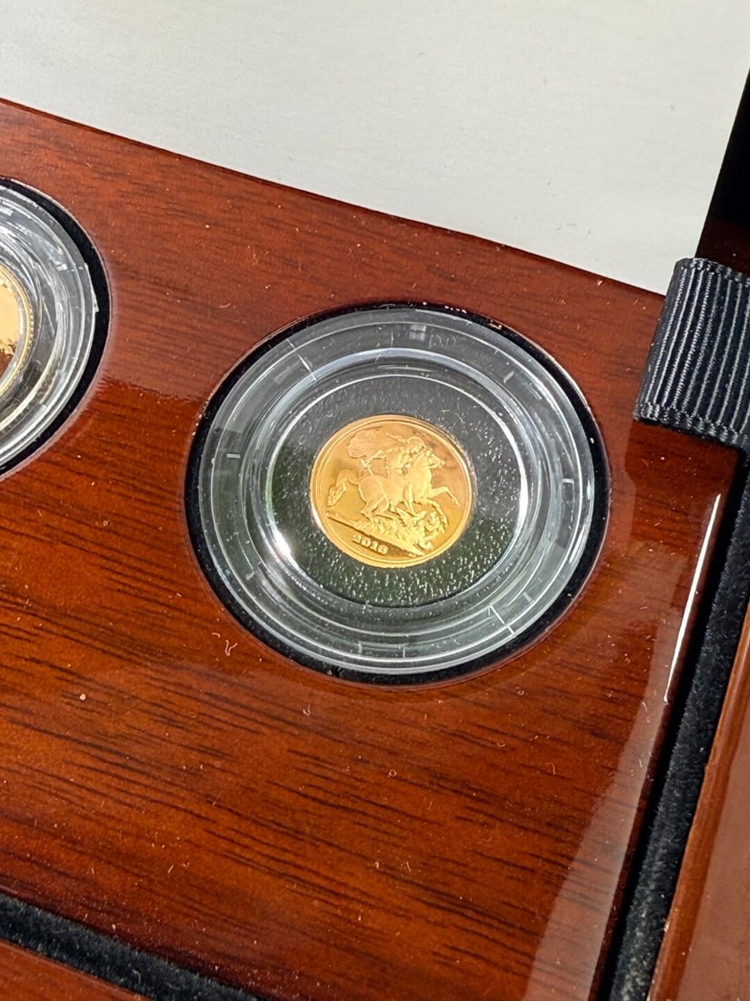 The Royal Mint Elizabeth II Gold Proof 2016 Three Coin Sovereign Set - 8