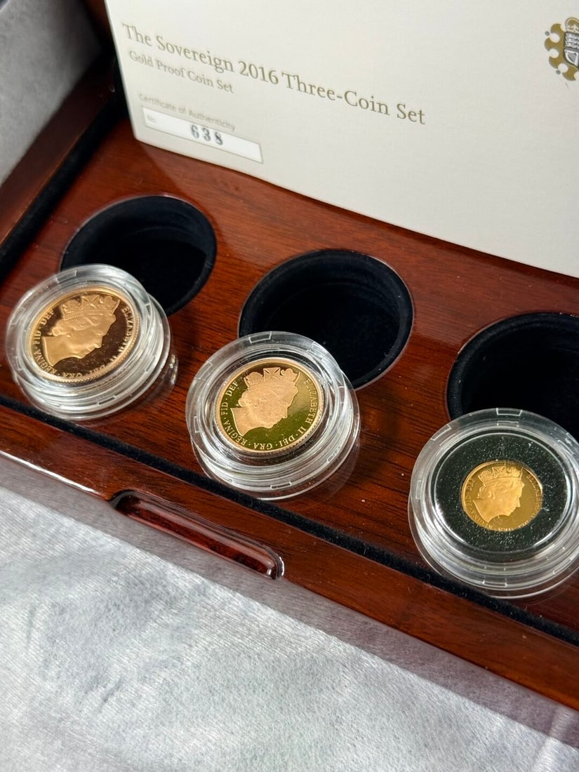 The Royal Mint Elizabeth II Gold Proof 2016 Three Coin Sovereign Set - 9