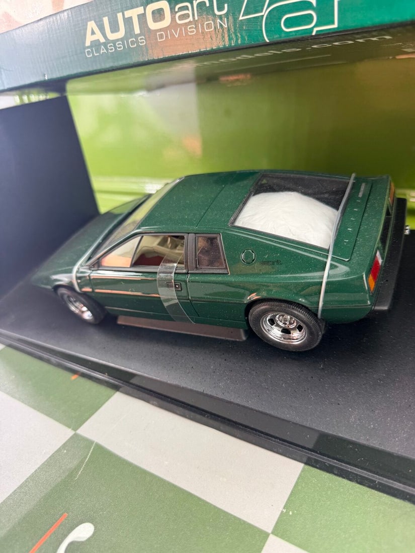 Auto Art Classics Division Lotus Esprit Type 79 Die Cast 1:18 - 2