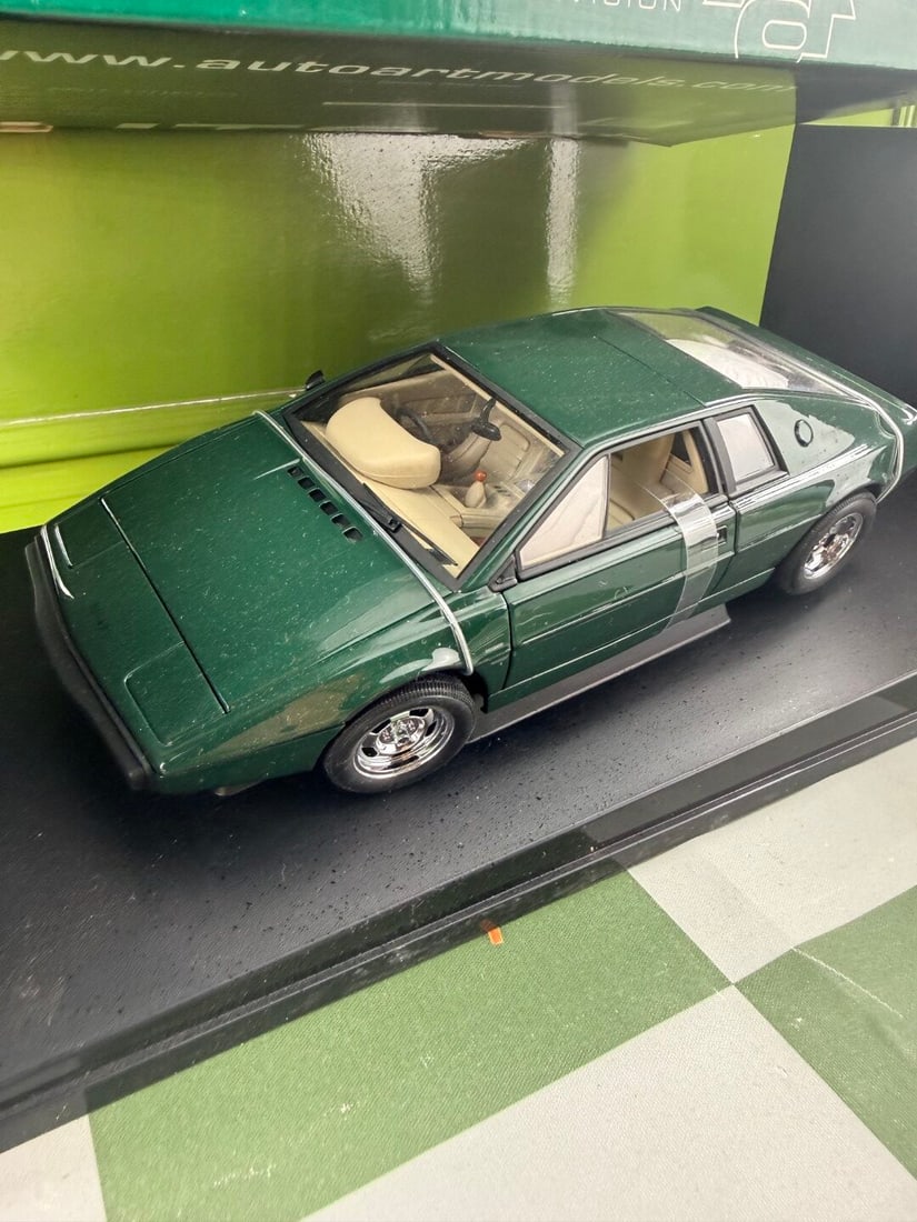 Auto Art Classics Division Lotus Esprit Type 79 Die Cast 1:18 - 3