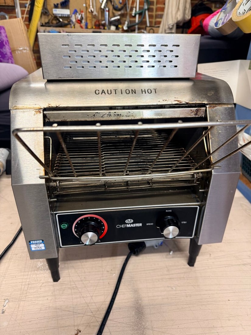 Chef Master FEM ltd Commercial Catering Conveyor Toaster: Chef Master FEM ltd Commercial Catering Conveyor Toaster-3 phase plug fitted, in full working order at time of lotting.