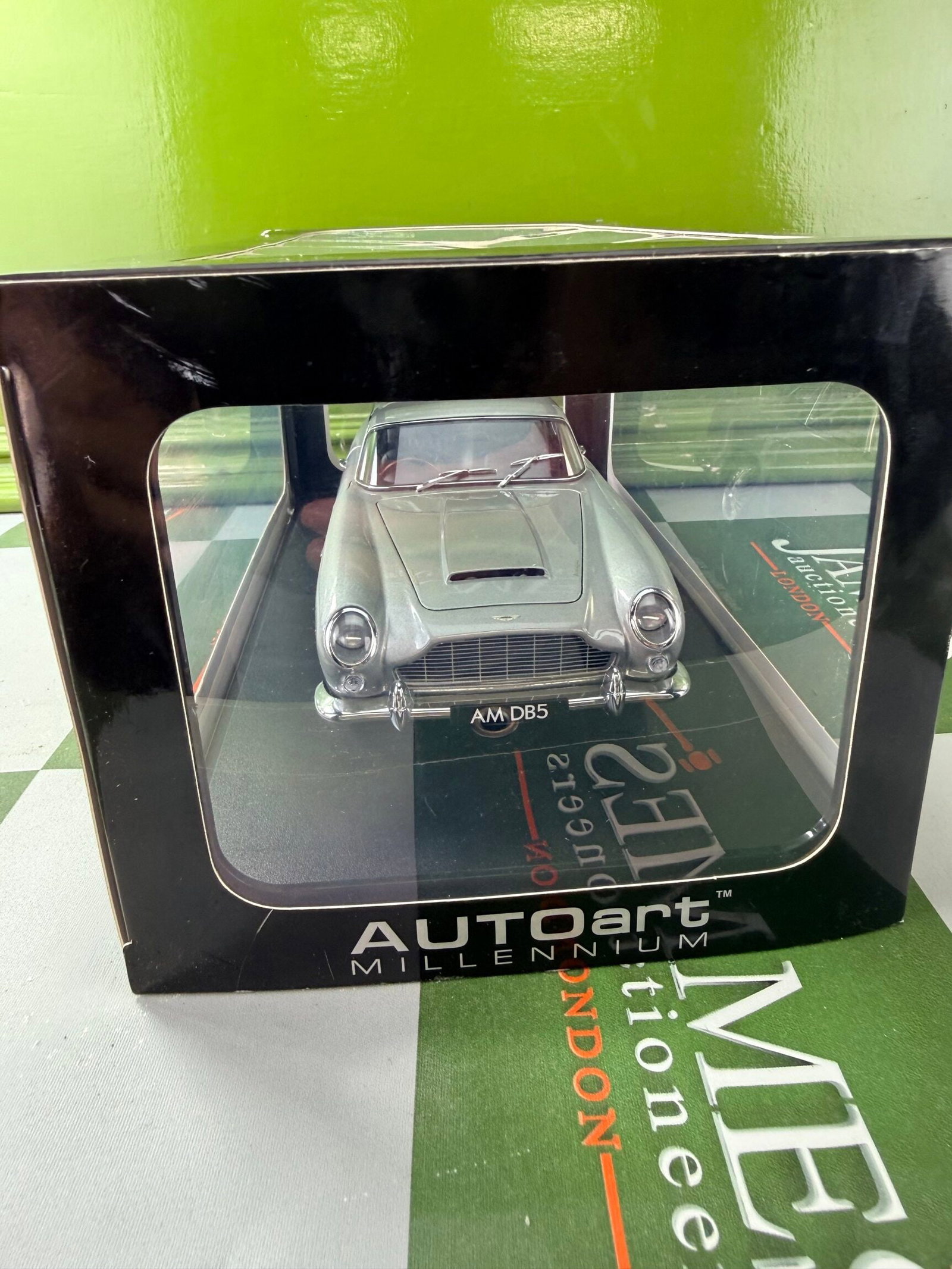 Auto Art 1:18 Scale Aston Martin DB5 Millenium Edition-Rare - 11