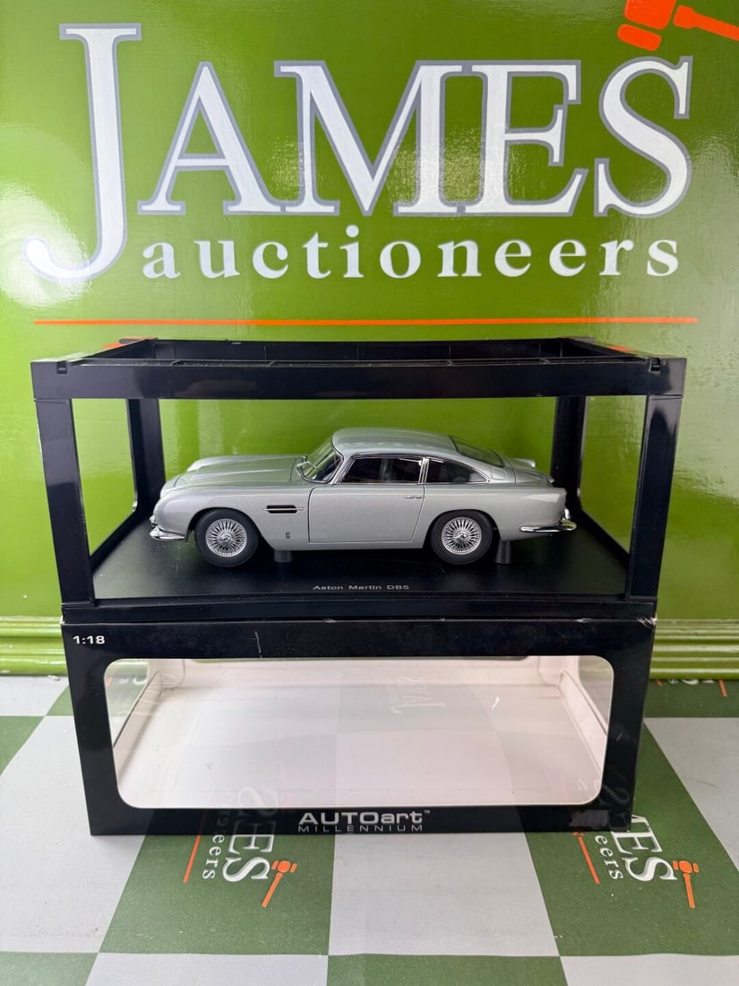 Auto Art 1:18 Scale Aston Martin DB5 Millenium Edition-Rare - 2