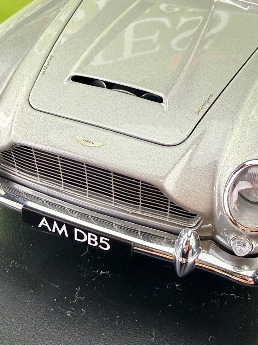 Auto Art 1:18 Scale Aston Martin DB5 Millenium Edition-Rare - 5
