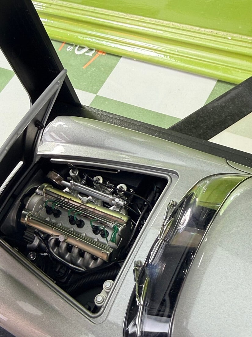 Auto Art 1:18 Scale Aston Martin DB5 Millenium Edition-Rare - 7
