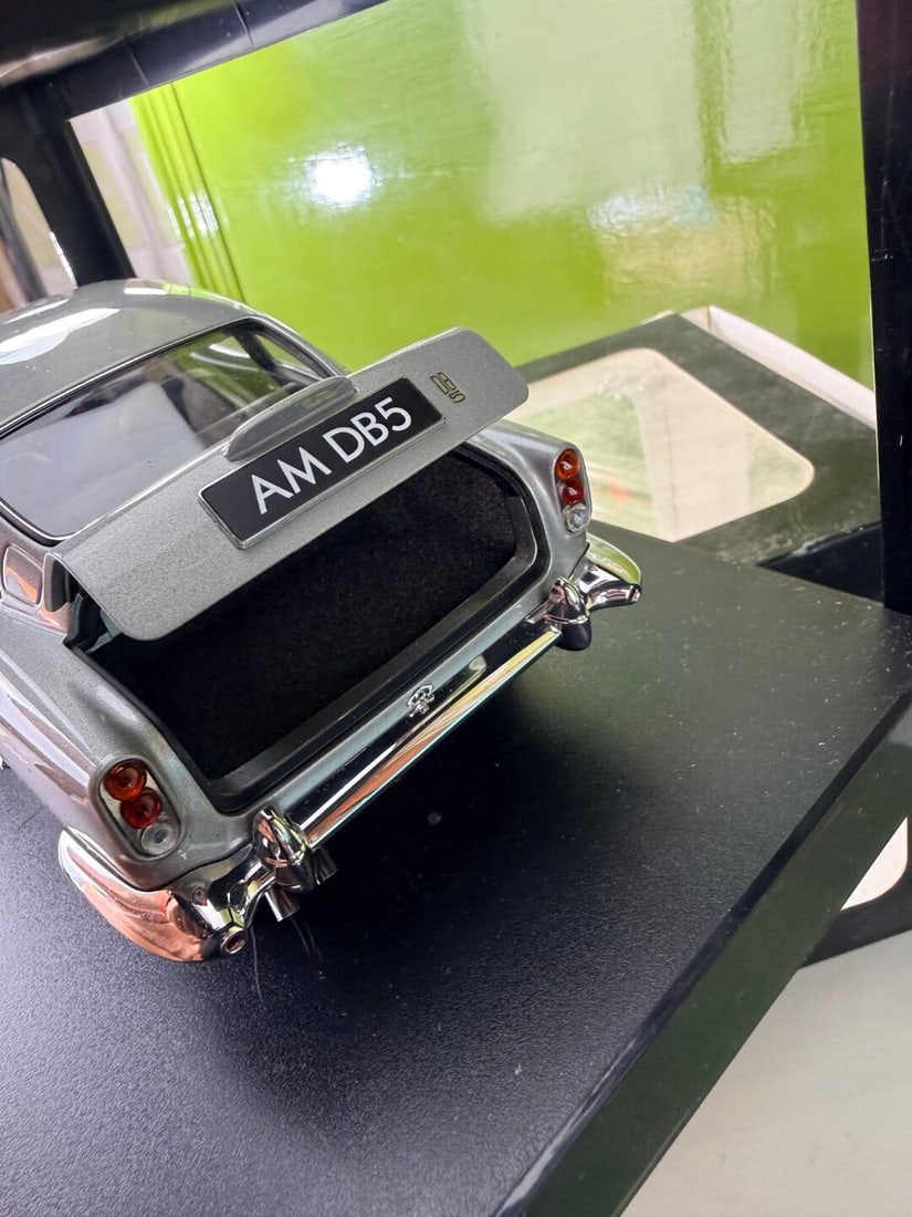 Auto Art 1:18 Scale Aston Martin DB5 Millenium Edition-Rare - 9