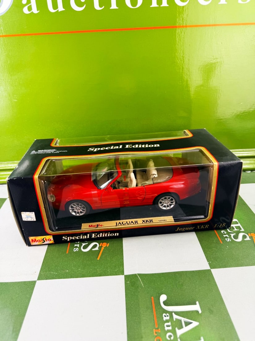 Maisto 1:18 Scale Jaguar XKR Red Special Edition (1 of 4)
