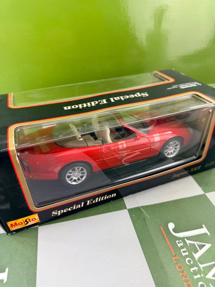 Maisto 1:18 Scale Jaguar XKR Red Special Edition - 4
