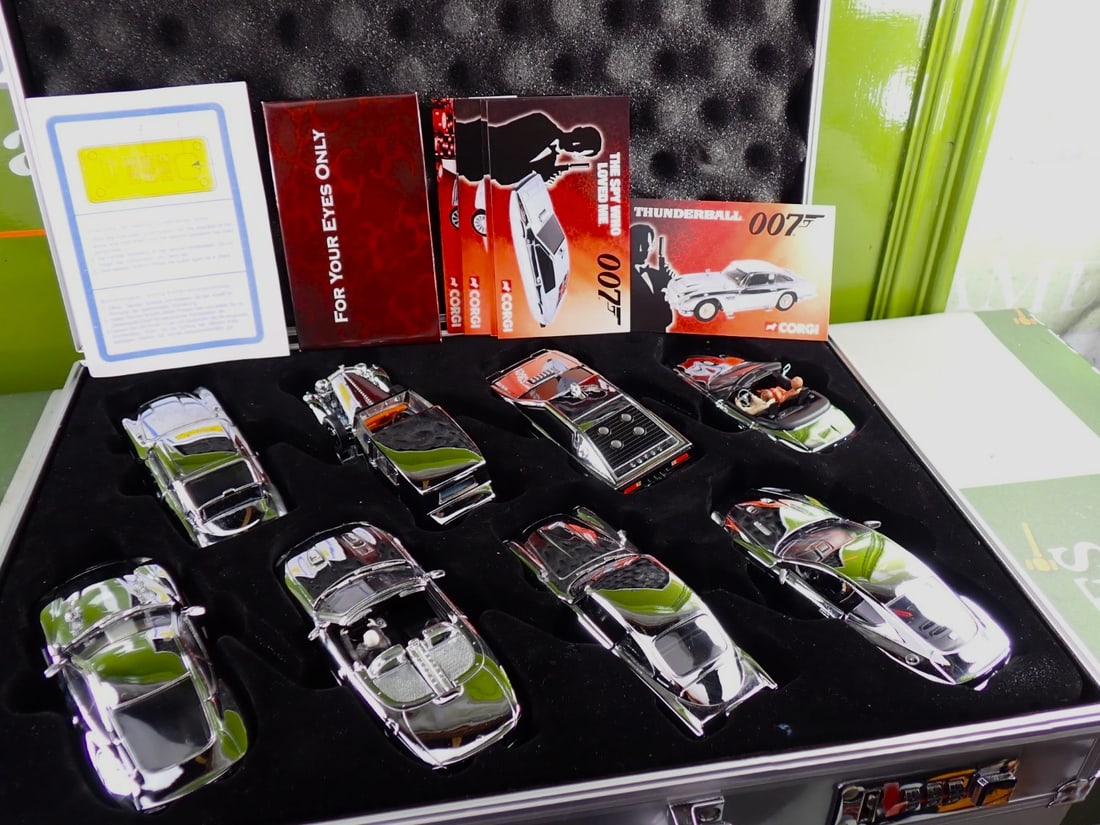 James Bond 007 Corgi Exclusive & Ltd Edtion Metal Attache Case: James Bond 007 Corgi Exclusive & Ltd Edtion Metal Attache Case, rare complete example as pictured with various components and certificates of the various cars from the famous films. Locks tested