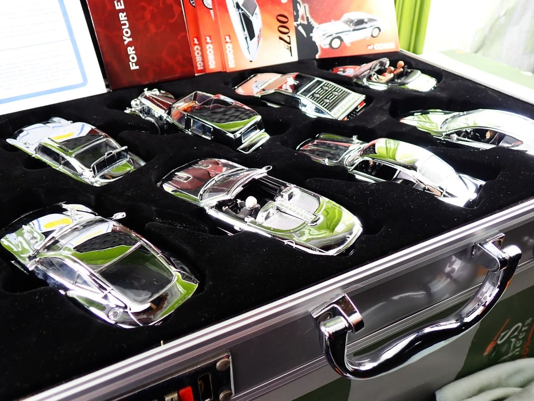 James Bond 007 Corgi Exclusive & Ltd Edtion Metal Attache Case - 3