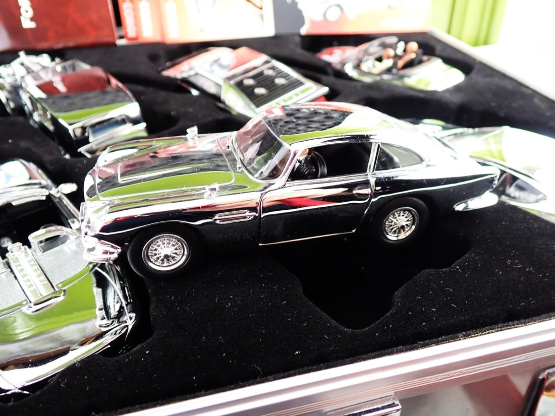 James Bond 007 Corgi Exclusive & Ltd Edtion Metal Attache Case - 4