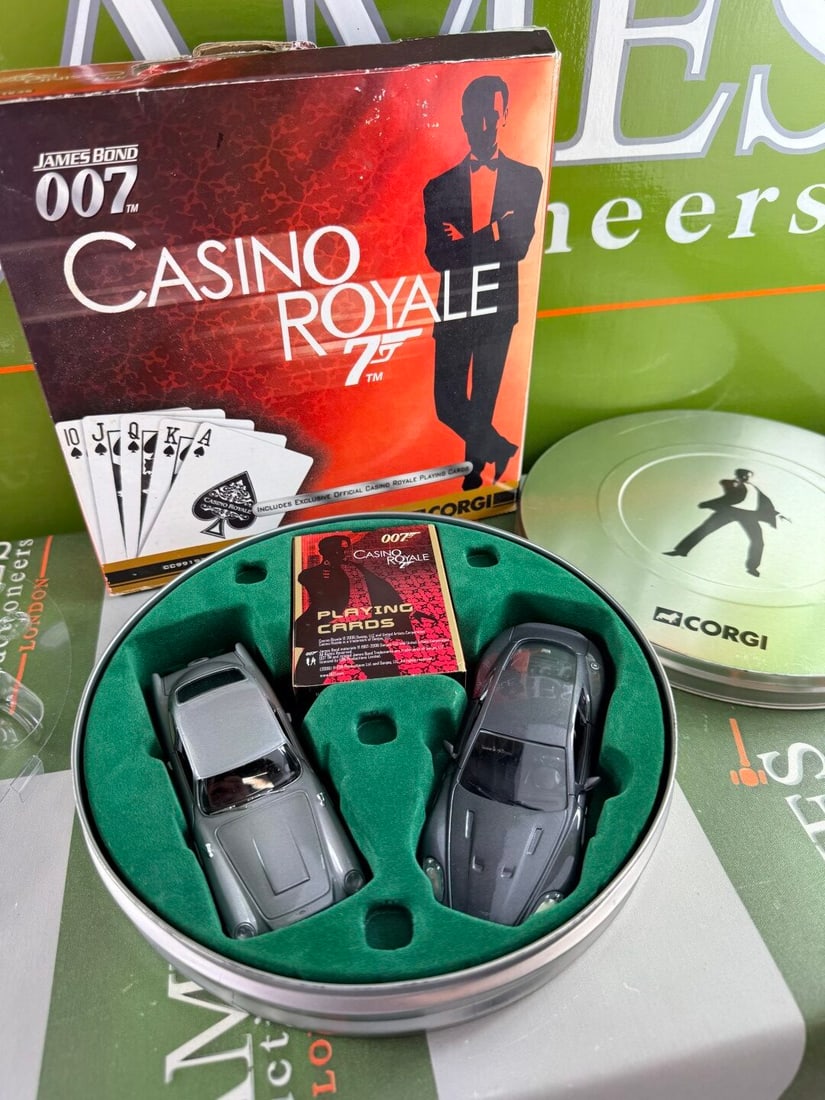 Casino Royale james Bond Corgi Aston DBS and DB5 & Playing Cards - 4