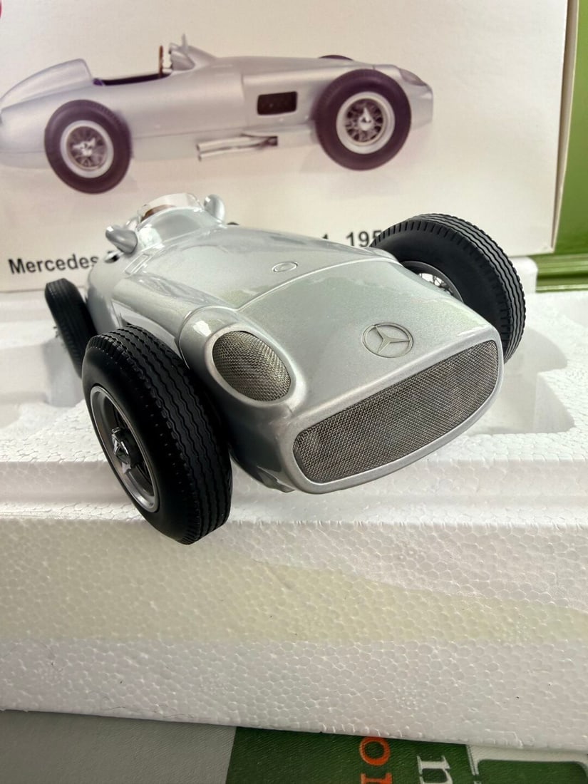 Mercedes Benz W196 Formula 1 iScale Die Cast 1:18 Scale - 4