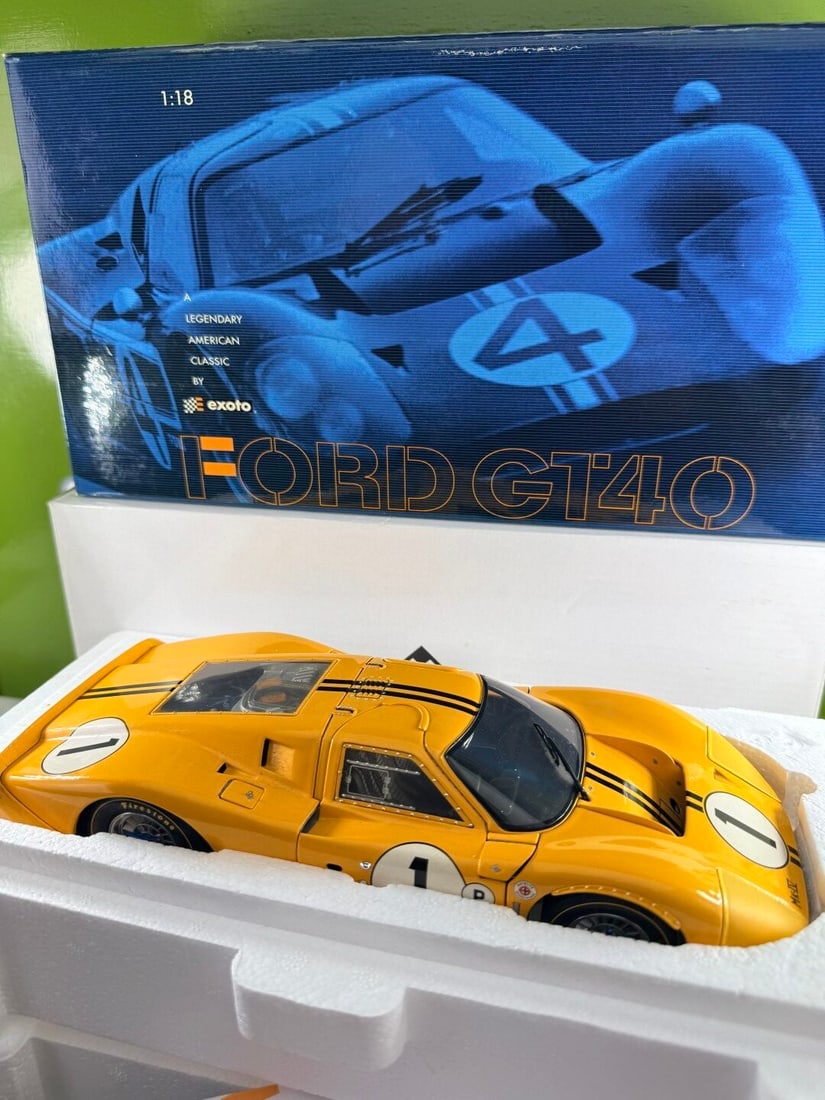 EXOTO 1:18 1967 YELLOW FORD GT #1 MK IV CAR RACING LEGENDS #1 Example - 11