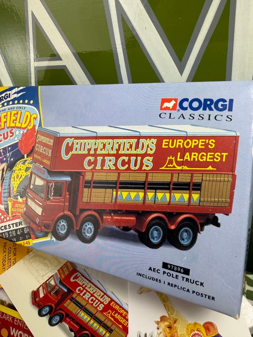 Chipperfields Circus Corgi Classics Collection 97896 AEC Pole Truck - 4
