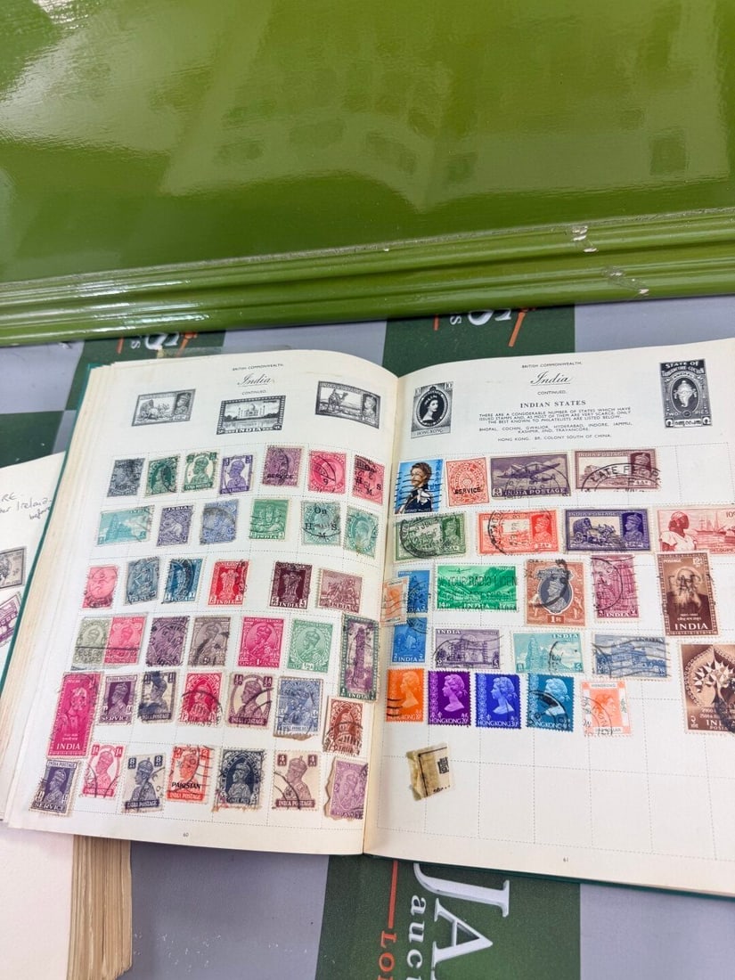 Royal Mail World Stamp Collection Book - 10