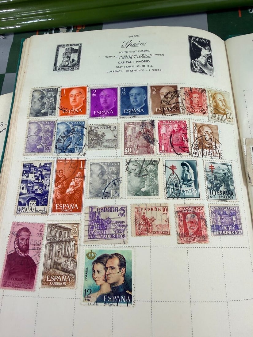 Royal Mail World Stamp Collection Book - 11
