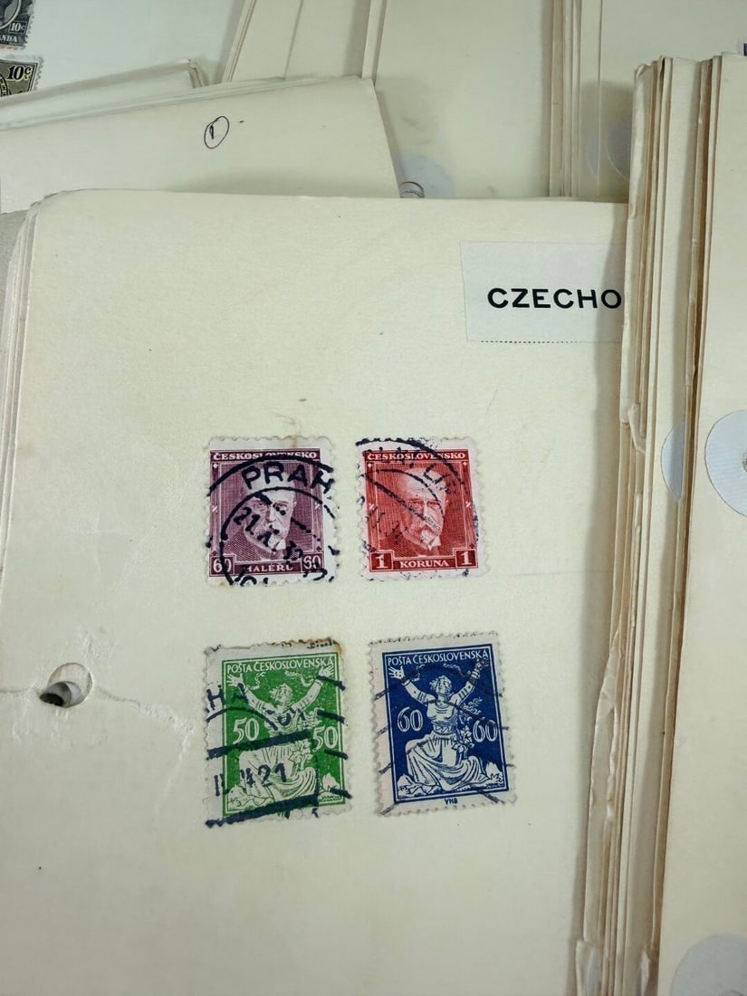 Royal Mail World Stamp Collection Book - 16
