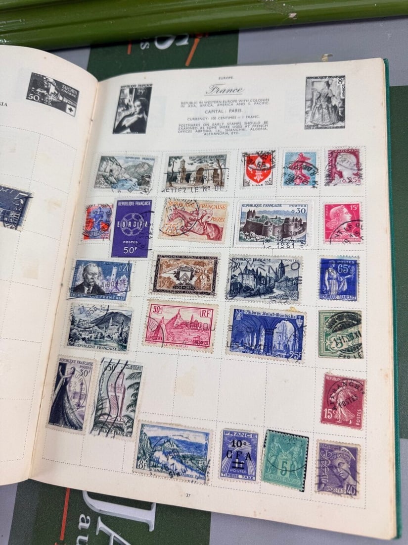 Royal Mail World Stamp Collection Book - 7