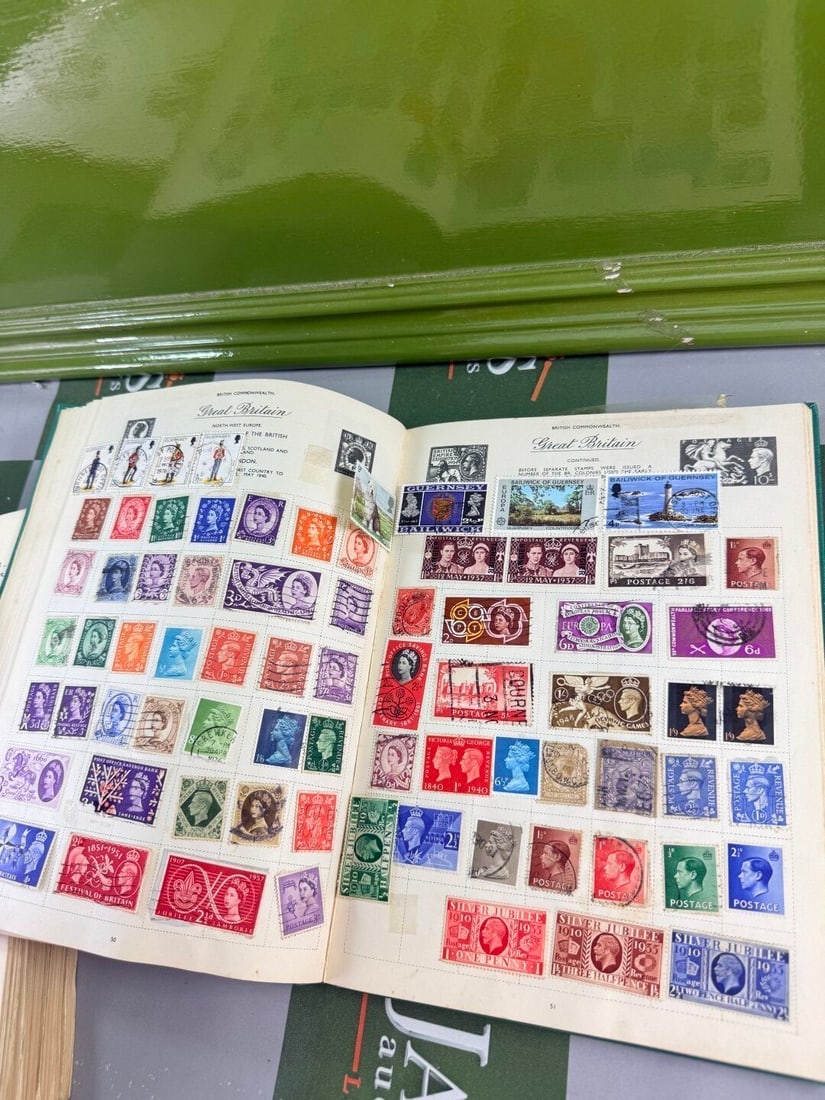 Royal Mail World Stamp Collection Book - 9