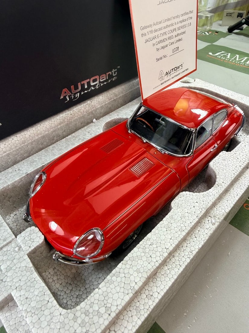 Auto Art Signature Series 1/18 scale Jaguar E-type Series 1 Coupe 3.8Ltr - 2