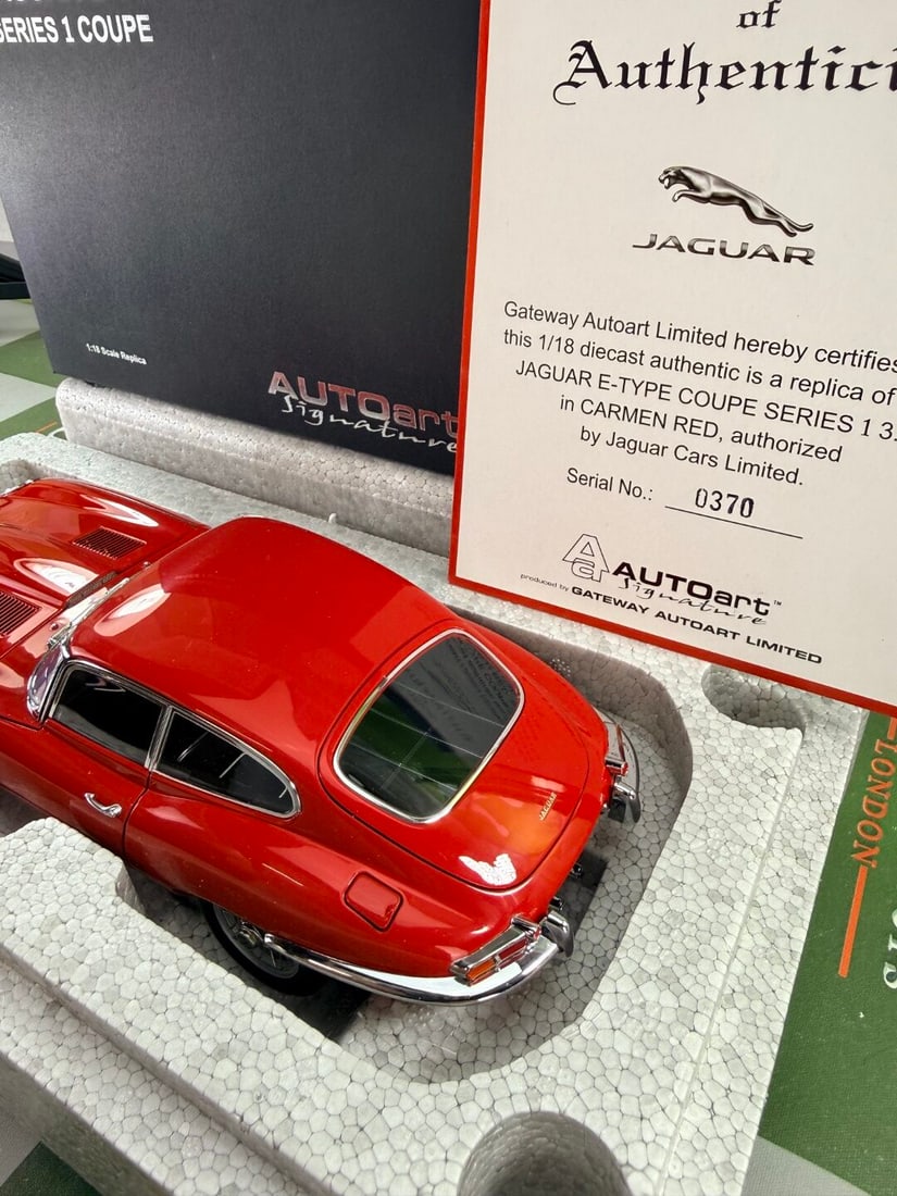 Auto Art Signature Series 1/18 scale Jaguar E-type Series 1 Coupe 3.8Ltr - 3