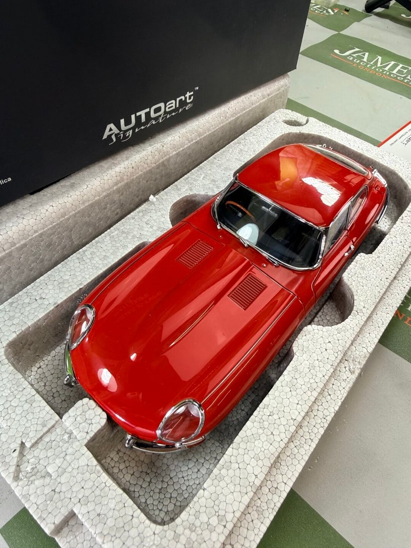 Auto Art Signature Series 1/18 scale Jaguar E-type Series 1 Coupe 3.8Ltr - 5