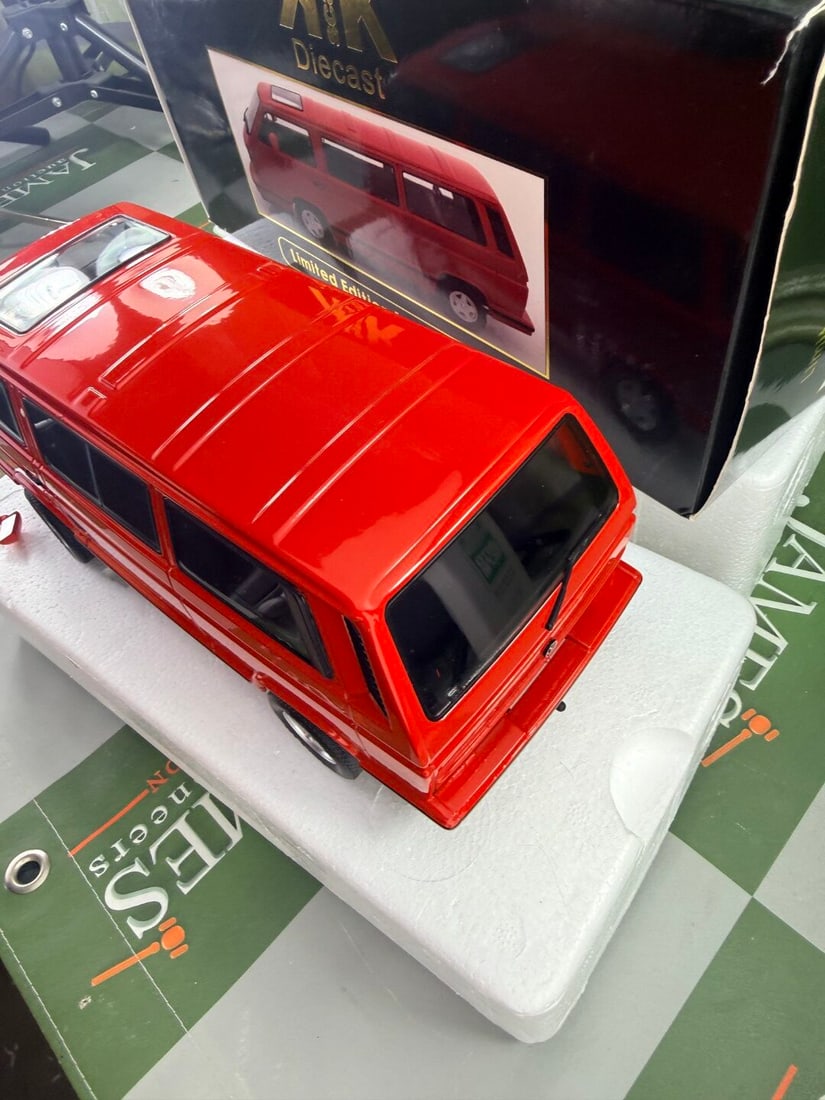 KK Diecast VW Kamper 1:18 Scale - 2