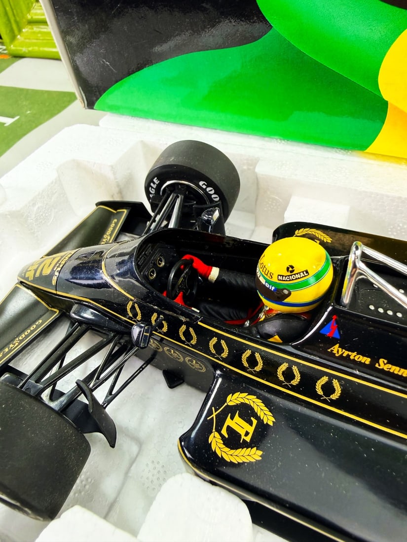 Minichamps 1/18 Scale Ayrton Senna Racing Car Collection Lotus Renault 97T 1985 - 5