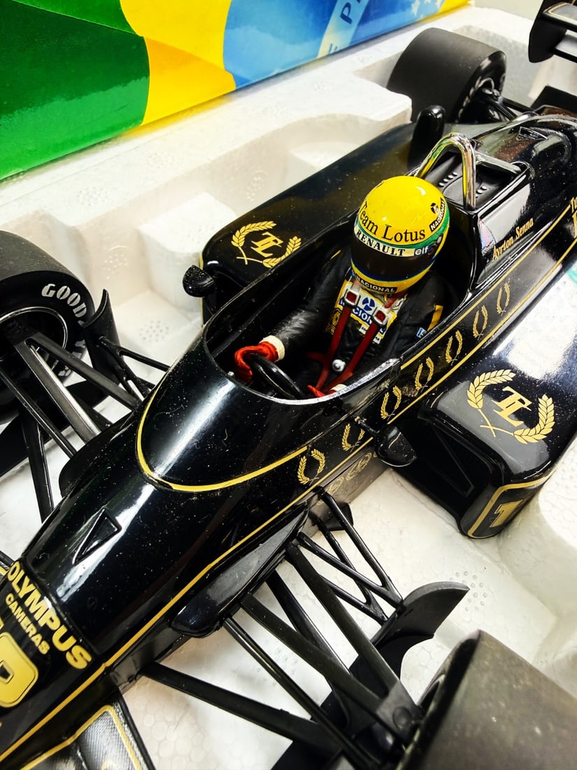 Minichamps 1/18 Scale Ayrton Senna Racing Car Collection Lotus Renault 97T 1985 - 6