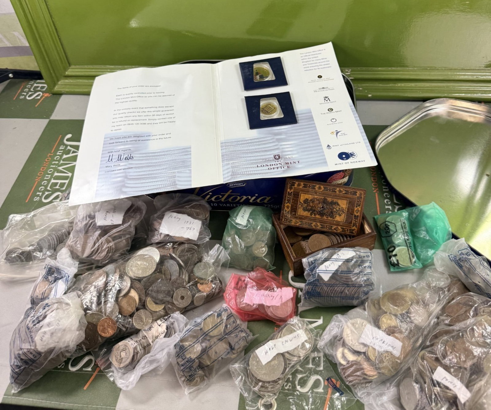 Large Collection Of Vintage & Modern Coinage: Large Collection Of Vintage & Modern Coinage- please observe the various denominations dating 1800`s onwards up to modern London Mint Type coins.
