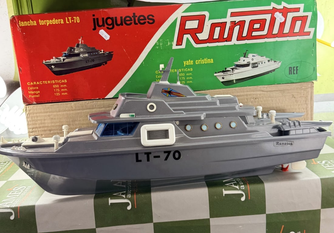 Spanish Ranetta Lancha Torpedera LT-70 battery operated torpedo boat: Spanish Ranetta Lancha Torpedera LT--70 battery operated torpedo boat, good condition overall with a clean battery compartment, unchecked for completeness, box with some storage wear.67 cm