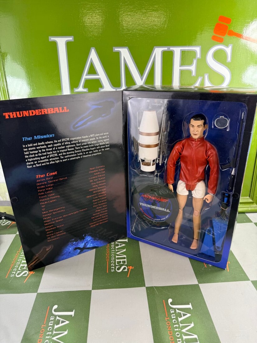 Sideshow Collectables James Bond 007 Sean Connery 12 Inch Figure In Thunderball: Sideshow Collectables James Bond 007 Sean Connery In Thunderball, as pictured excellent example withoriginal packaging