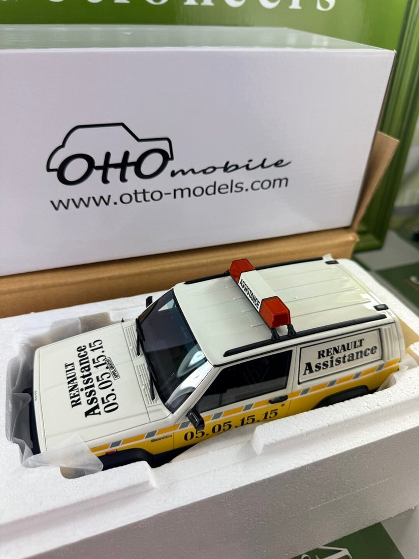 Otto Mobile 1:18 Scale Die Cast Renault Assistance Jeep Truck (1 of 3)