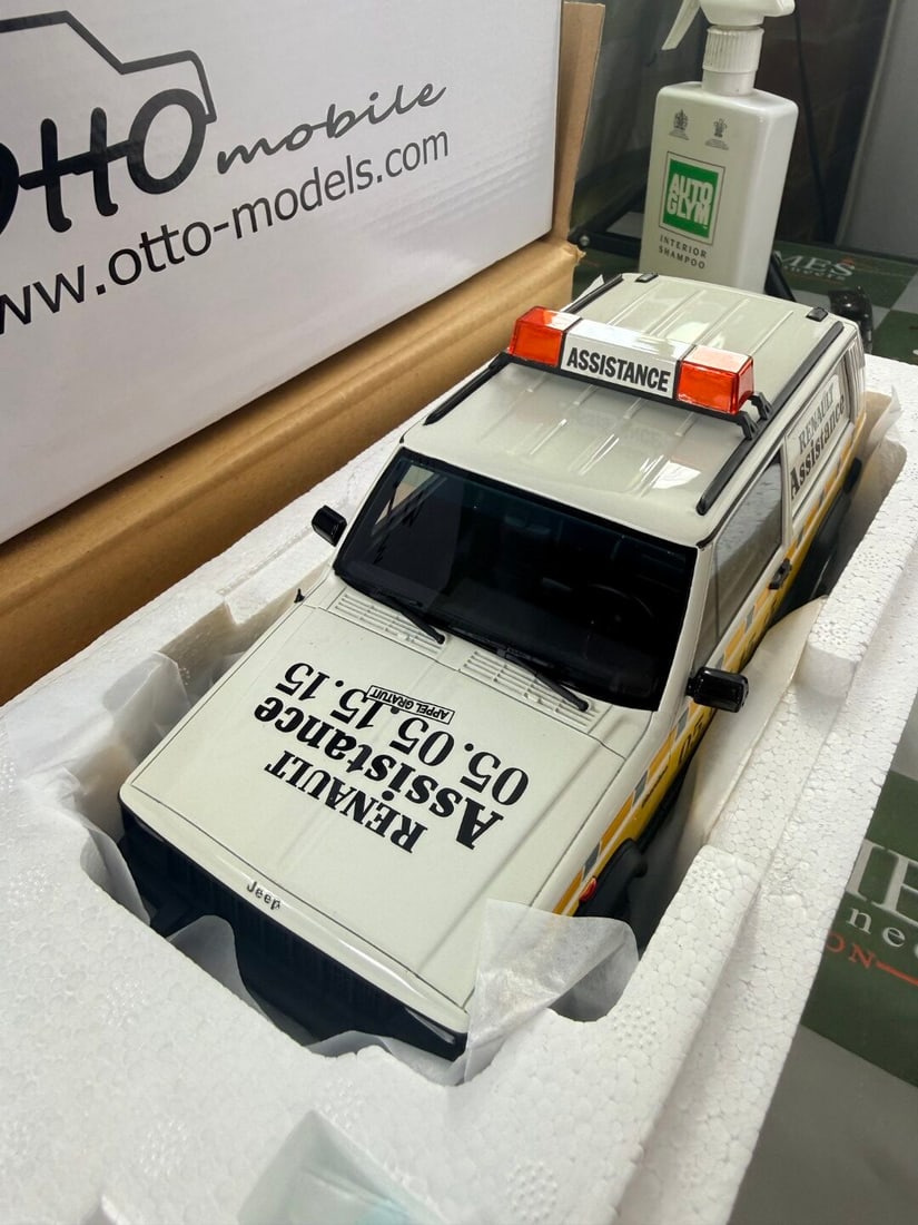 Otto Mobile 1:18 Scale Die Cast Renault Assistance Jeep Truck - 3