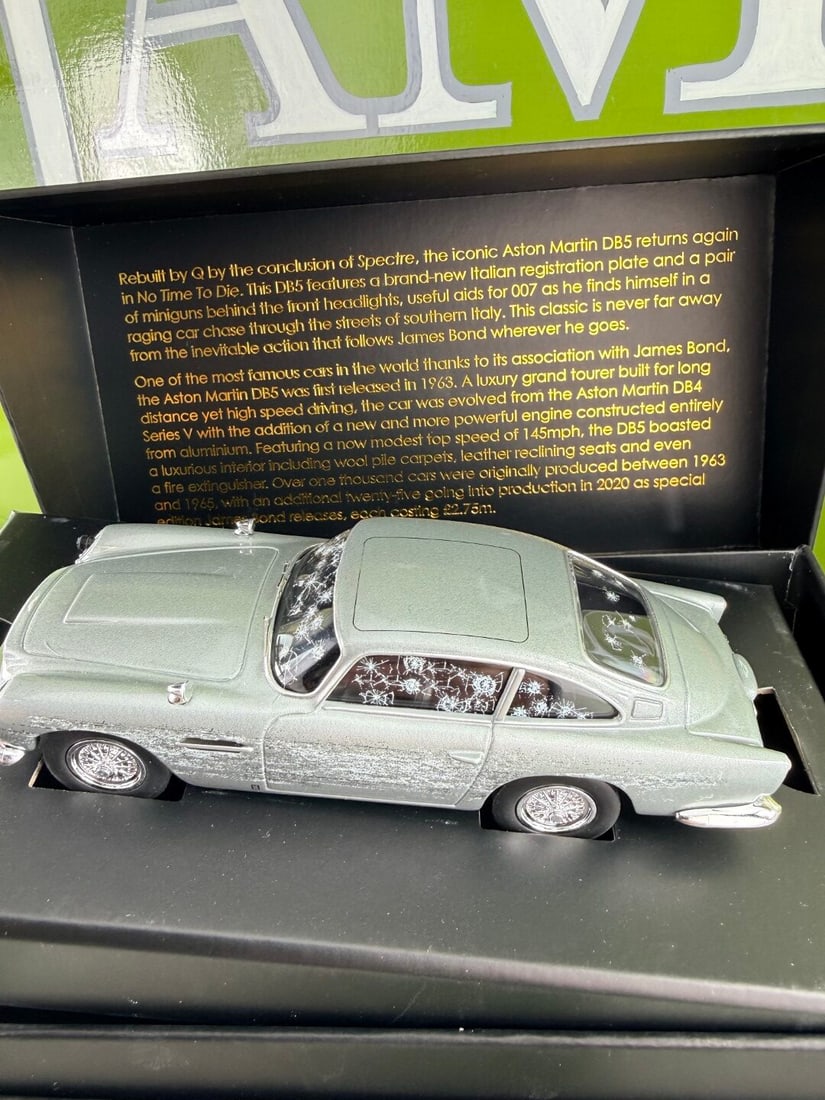 James Bond 007 Corgi Aston Martin DB5 Diecast `Battle Edition` - 4