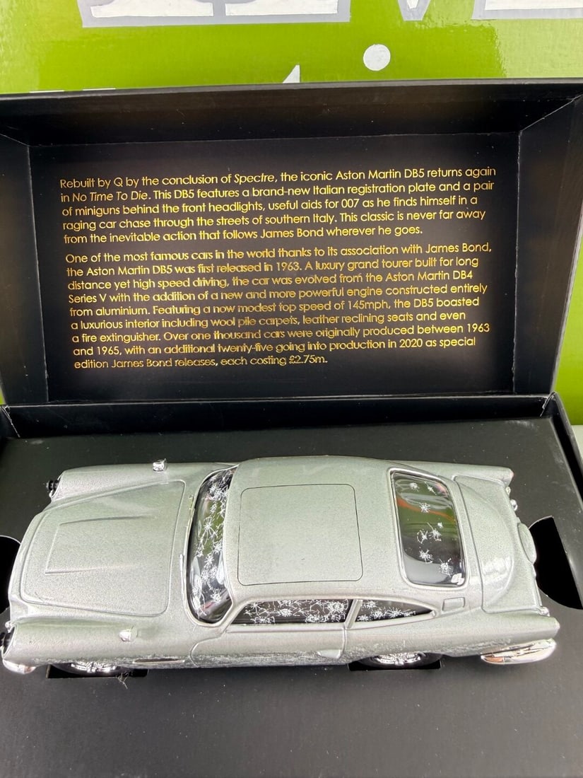 James Bond 007 Corgi Aston Martin DB5 Diecast `Battle Edition` - 6