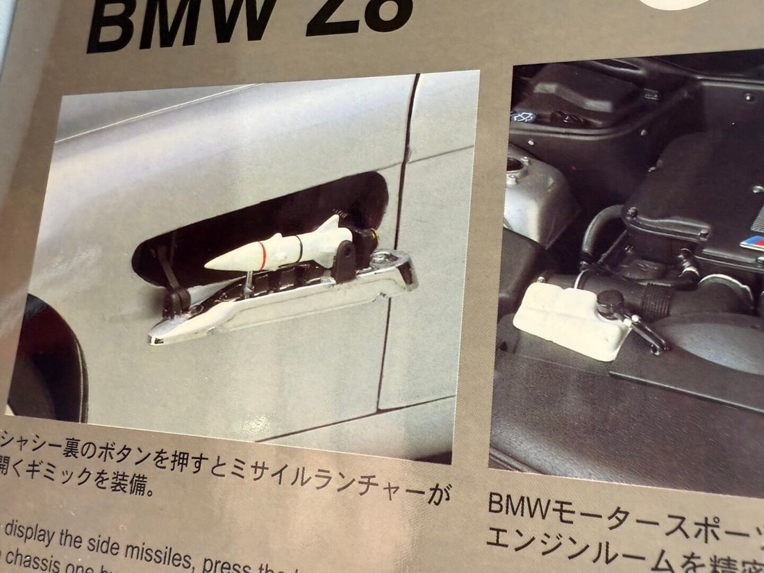 BMW-Z8 James Bond OO7 `The World Is Not Enough` Silver 1:12 scale Kyosho 08601S - 14