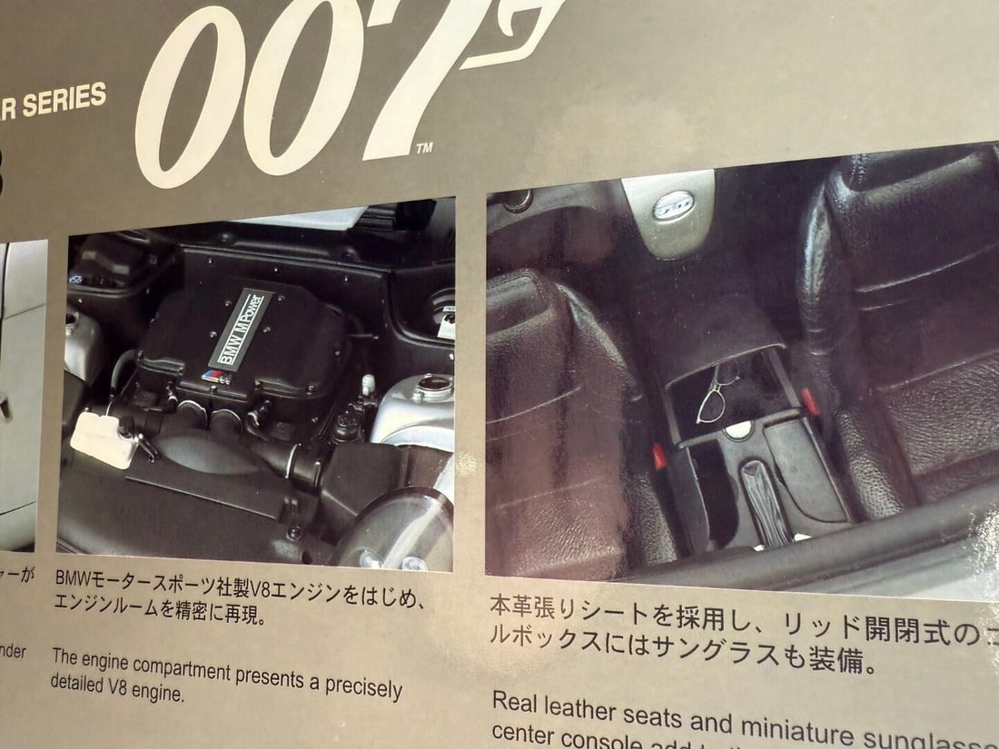 BMW-Z8 James Bond OO7 `The World Is Not Enough` Silver 1:12 scale Kyosho 08601S - 15