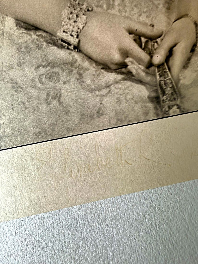 Queen Elizabeth II -Vintage Lithograph Signed Elizabeth R Dated 1956- Wilding (Dorothy) Portrait - 7