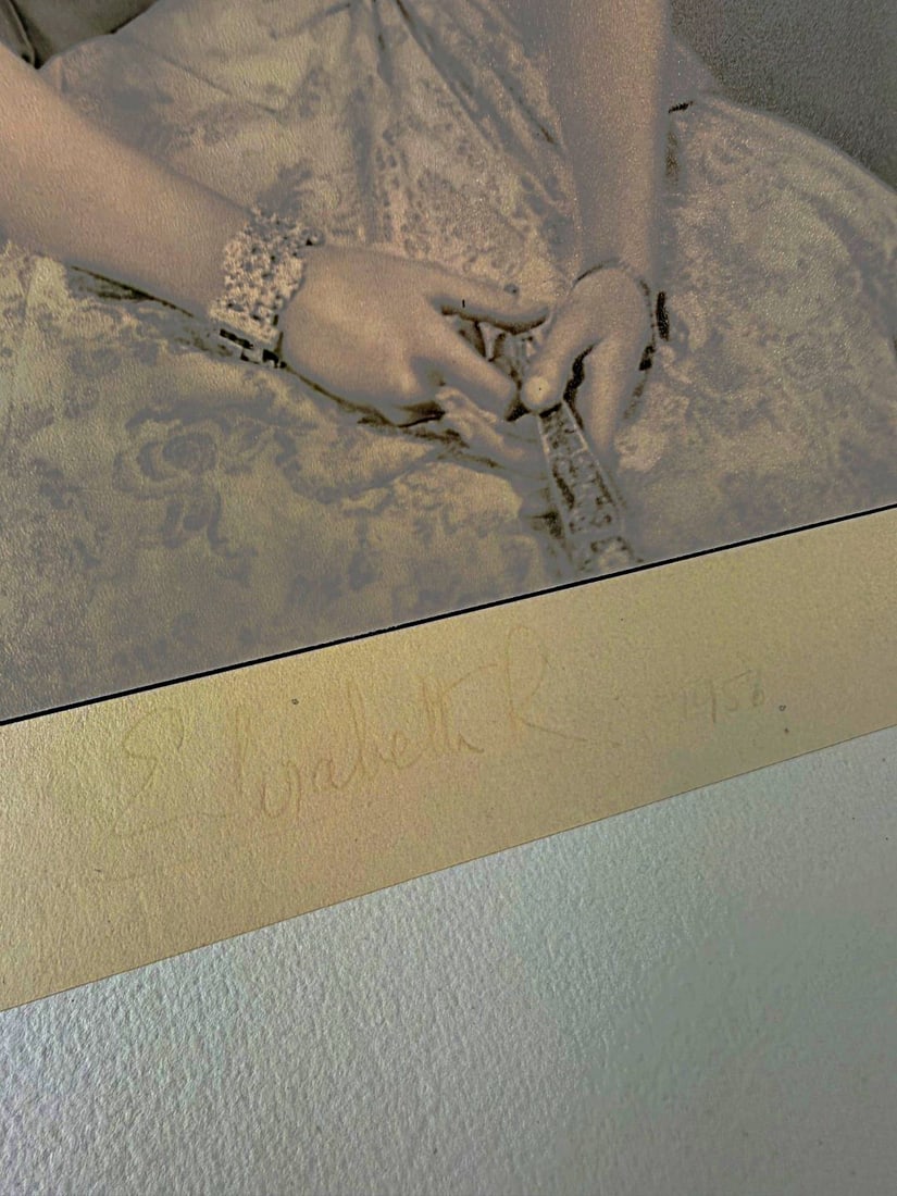 Queen Elizabeth II -Vintage Lithograph Signed Elizabeth R Dated 1956- Wilding (Dorothy) Portrait - 9