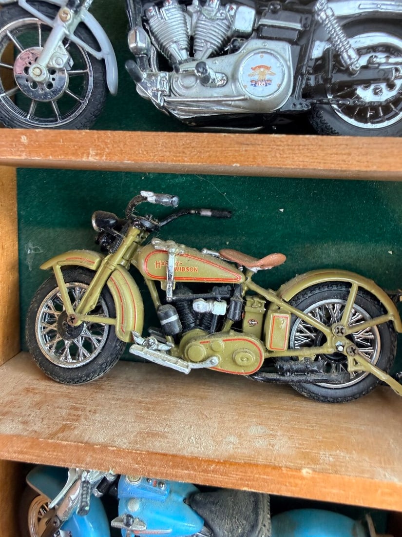 Harley-Davidson Franklin Mint 1/24 Motorcycles Collection In Display - 3