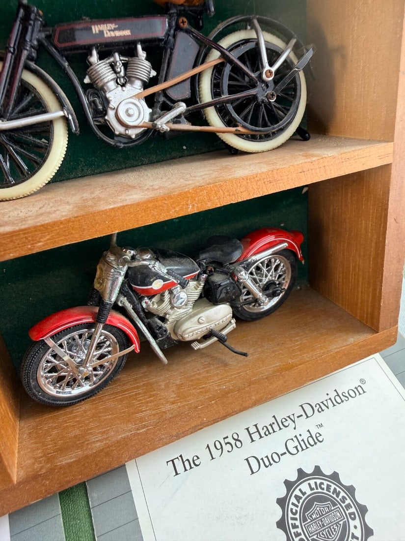 Harley-Davidson Franklin Mint 1/24 Motorcycles Collection In Display - 4