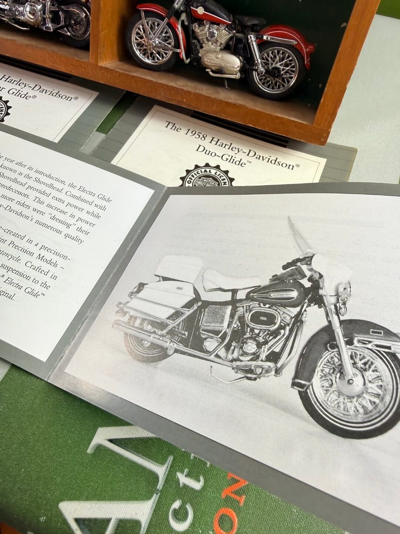 Harley-Davidson Franklin Mint 1/24 Motorcycles Collection In Display - 5